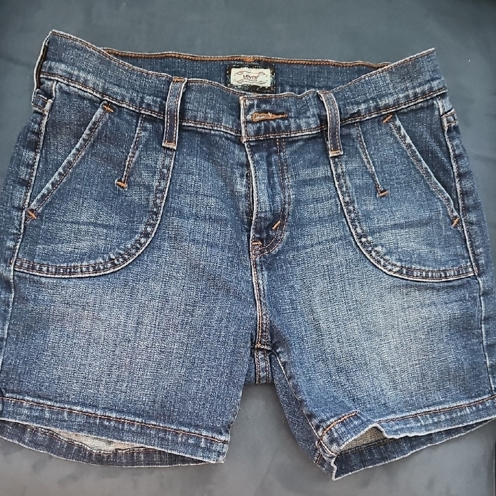 Levis.....Blue Jean Shorts Relaxed Fit Mid-Length